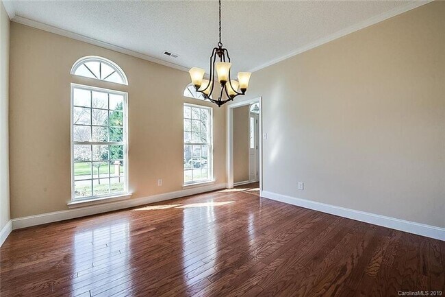 Photo - Stunning 5 bedroom Home in Ballantyne Char...