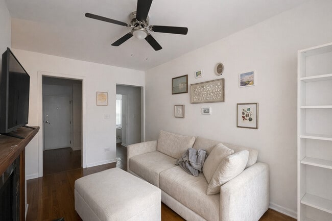 Photo - 685 1/2 W Wrightwood Ave Unit 1E