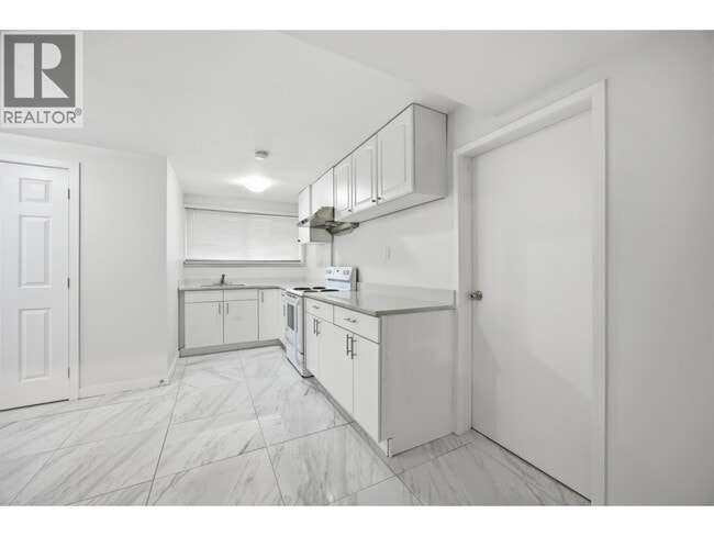 Photo - 1106 Duthie Ave