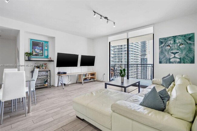 Photo - 999 SW 1st Ave Unidad 2717