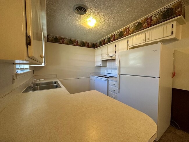 Photo - 3/2/2 Located of Washington and Hillside