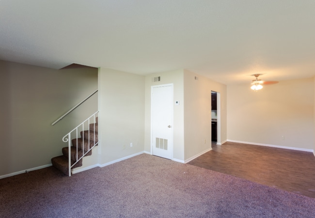 Photo - 4790 Park Towne Way Unidad 335