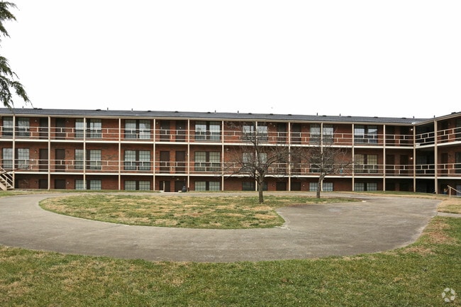 Photo - Pinewood Place Apartments