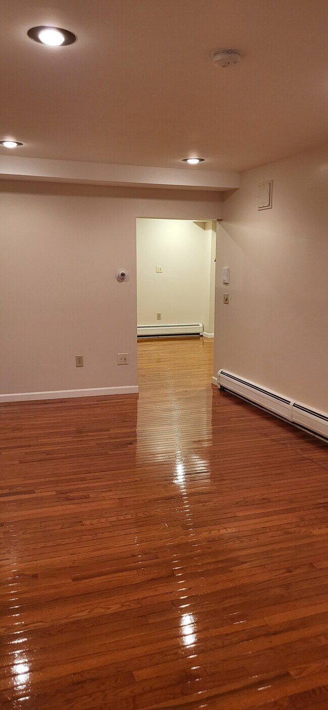 1st Fl. - Livingroom - 800 Ocean Ave Unidad Apt. #1