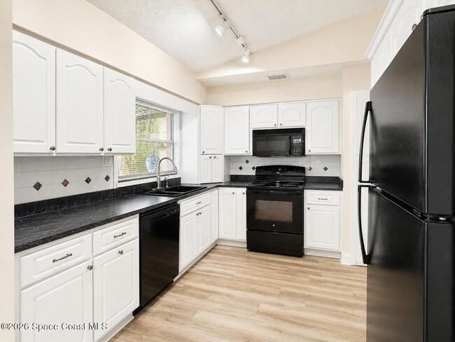 Photo - 662 Castaways St NE