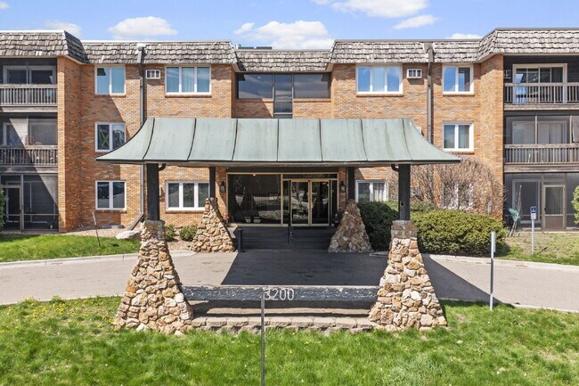 Building Photo - 3200 Virginia Ave S Unit #106