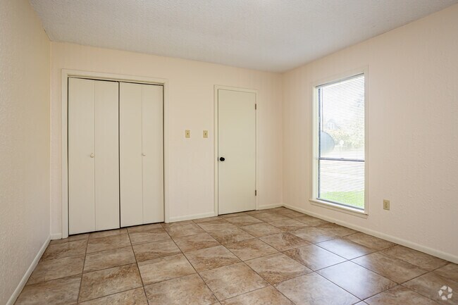 2BR, 1BA - 1,000SF