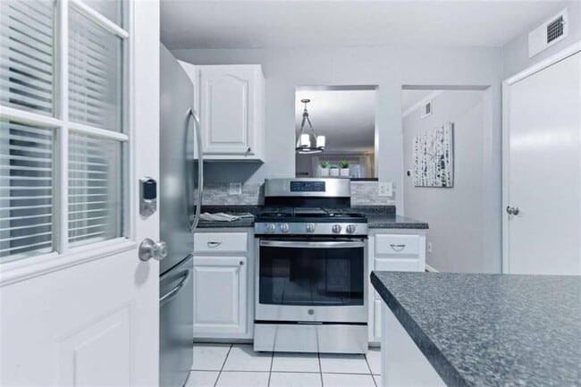 Photo - 1010 Scott Blvd Unidad B1