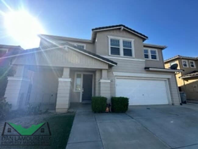 Building Photo - Spacious 4-Bedroom Home: Modern Comfort near Costco and Shopping on Woodland's East Side!