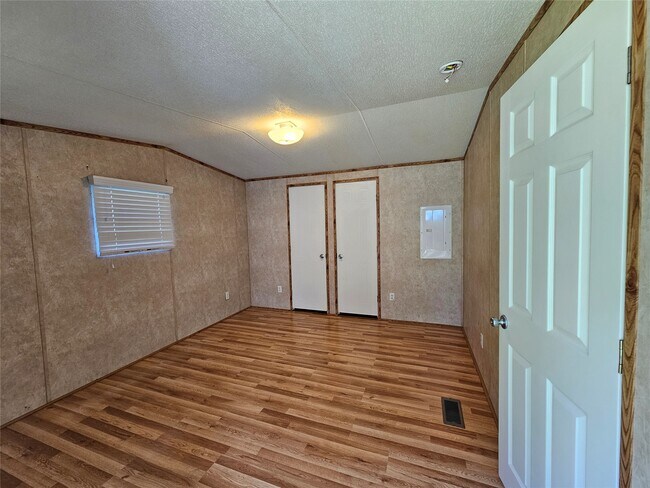 Photo - 1324 S Walker Rd