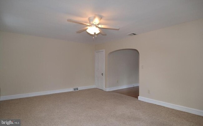 17 W Summit Ave