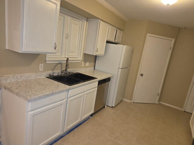 502 Dewberry Dr