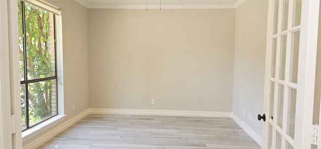 Photo - 930 Caswell Ct