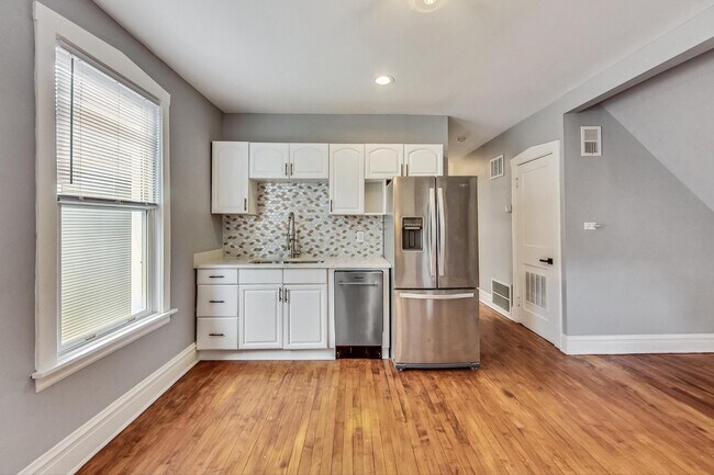Photo - 4057 N Whipple St Unit 2