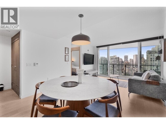89 Nelson St Unit 2720