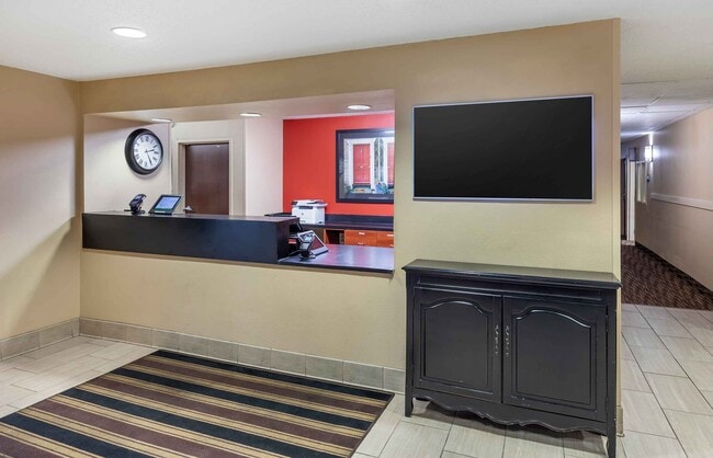 Furnished Studio-Milwaukee - Wauwatosa