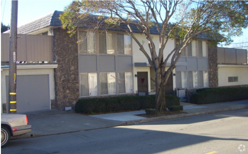 Photo - 6500 Central