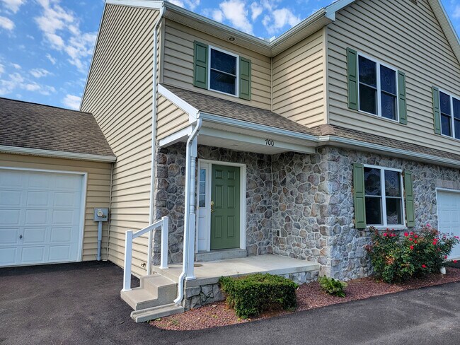 Photo - 700 Lincoln Gardens Rd Townhome