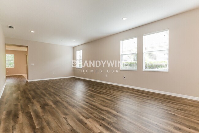 Photo - 1035 Clearpointe Way