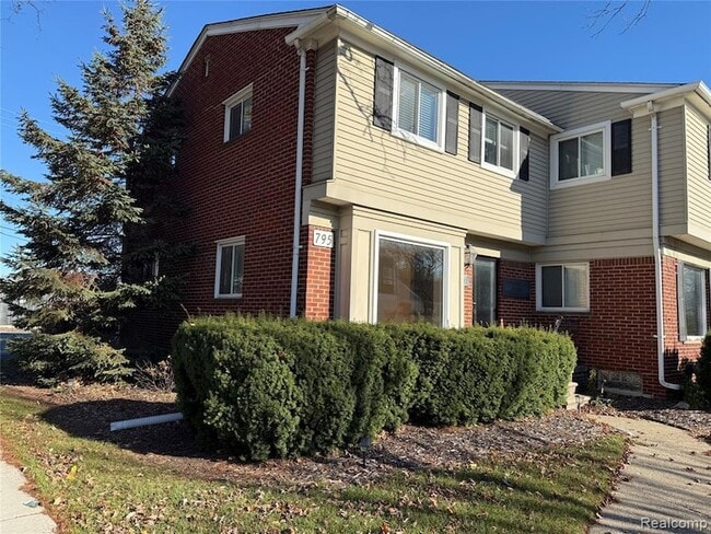 Photo - 1111 Holland St