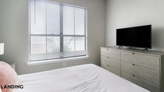 Photo - 2500 Woodland Park Dr Unidad K310