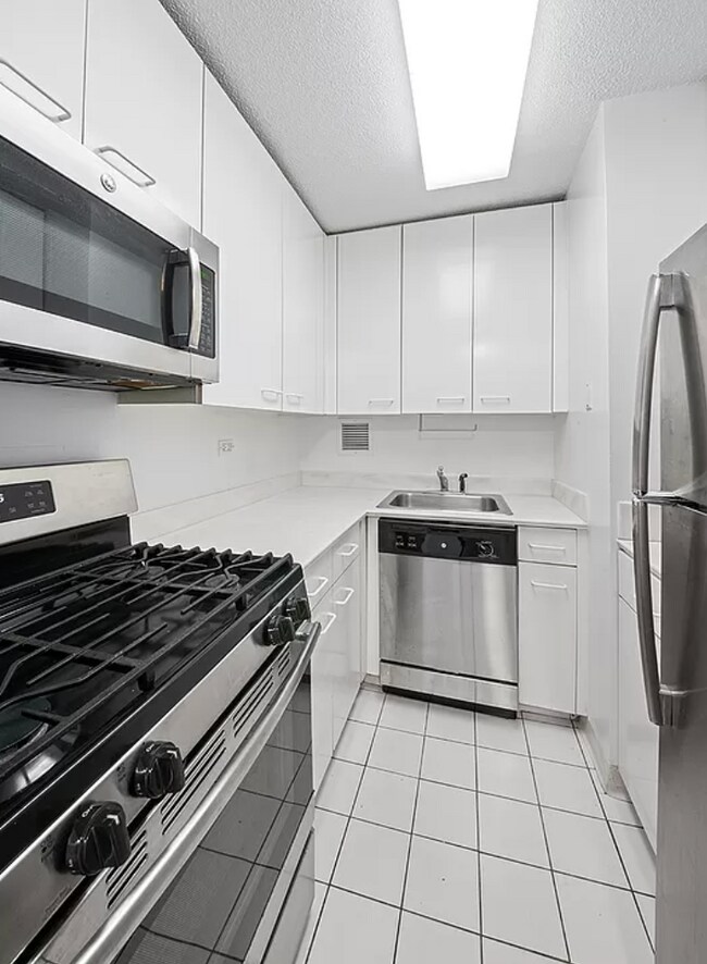 Photo - 330 E 38th St Unit 21H