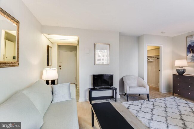 Photo - 1011 Arlington Blvd Unit 811