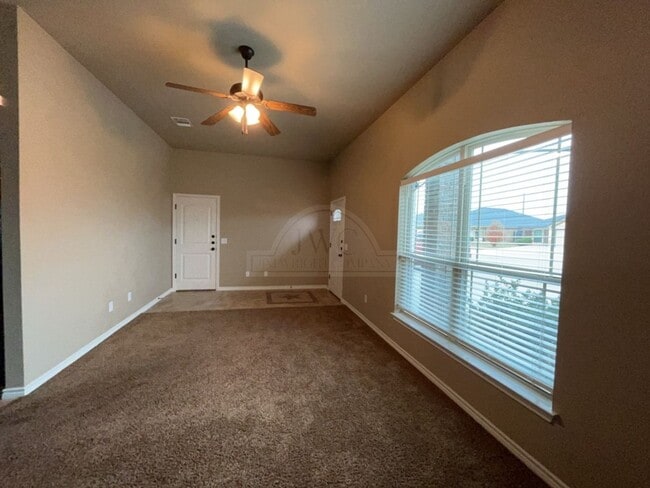 Photo - 203 Sladecek Dr