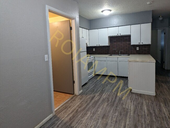 Photo - 5033 Hawthorne Rd Unit 2