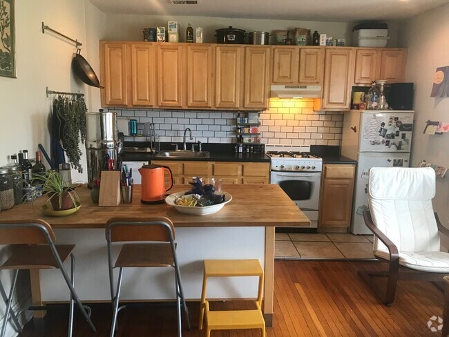 Building Photo - 634 S 48th St Unit 3F Rental