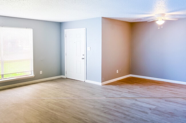 Photo - 200 Uhland Rd Unit 4