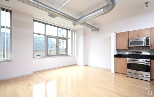Building Photo - Great 3rd Floor 2BR/2BA Condo (with Parkin...