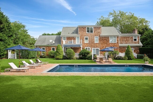 Photo - 270 Montauk Hwy