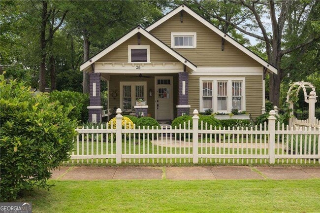 Building Photo - 28 Clay St SE