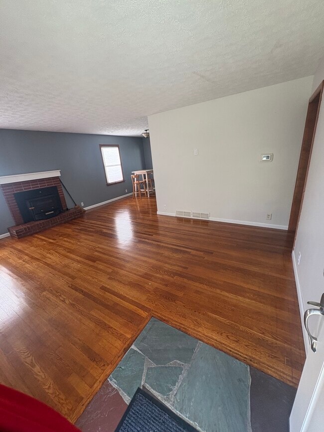 185 Sunset Dr