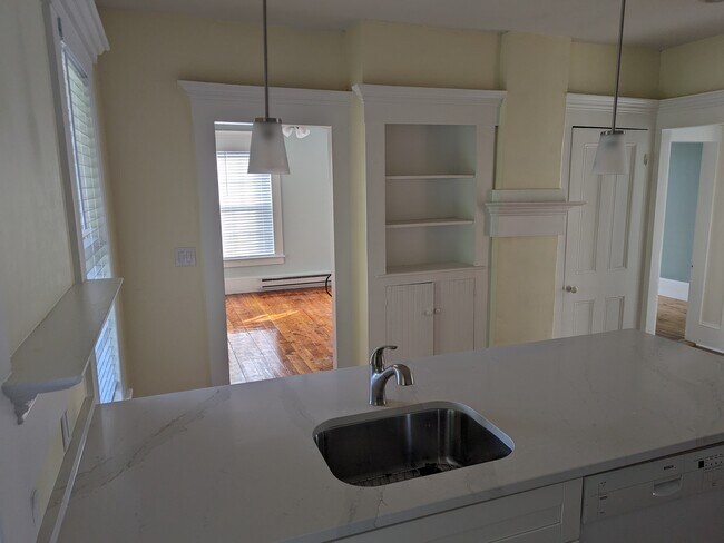 Photo - 280 Lake St