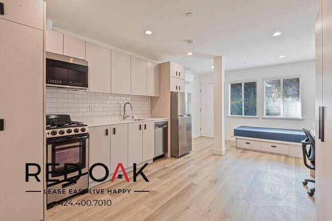 Photo - ~2 Months FREE~ Refurbished Studio with Fu... Unidad 17