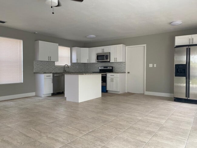 Photo - 200 NE 43rd St