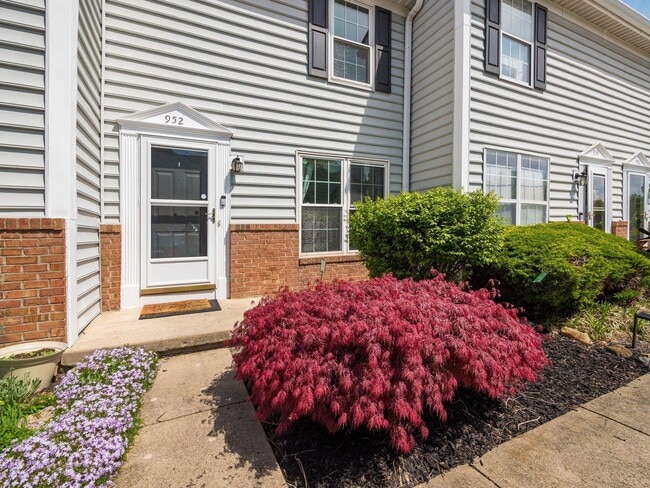 Photo - 952 Charleston Way Dr