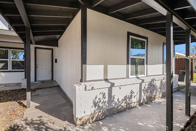 Photo - 406 Dawson Cir