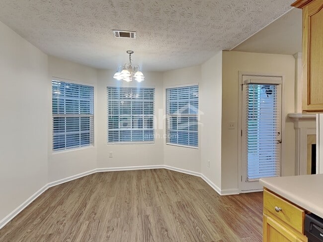 Photo - 910 Harbins View Dr