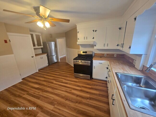 Photo - 232 Nahatan St