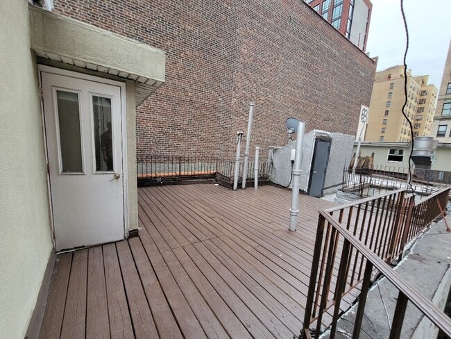 221 E 23rd St Unit 20