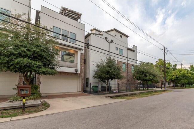 Photo - 1211 Thompson St