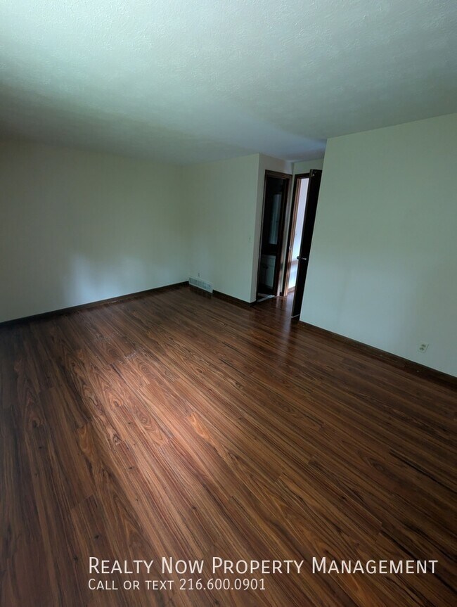 Photo - 1387 Belvoir Mews