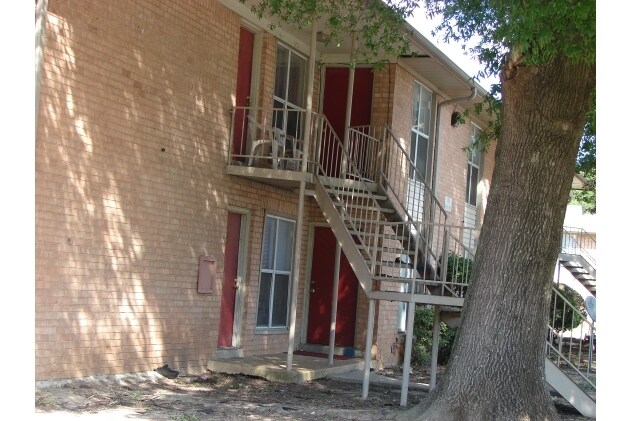 Photo - Pineland Apartments