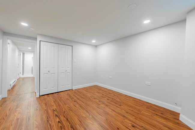 Photo - 666 E 50th St Unidad G