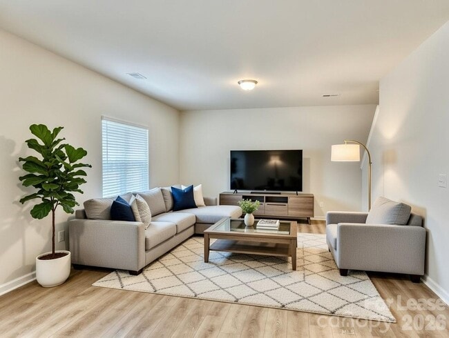 Photo - 1906 Gibb Xing