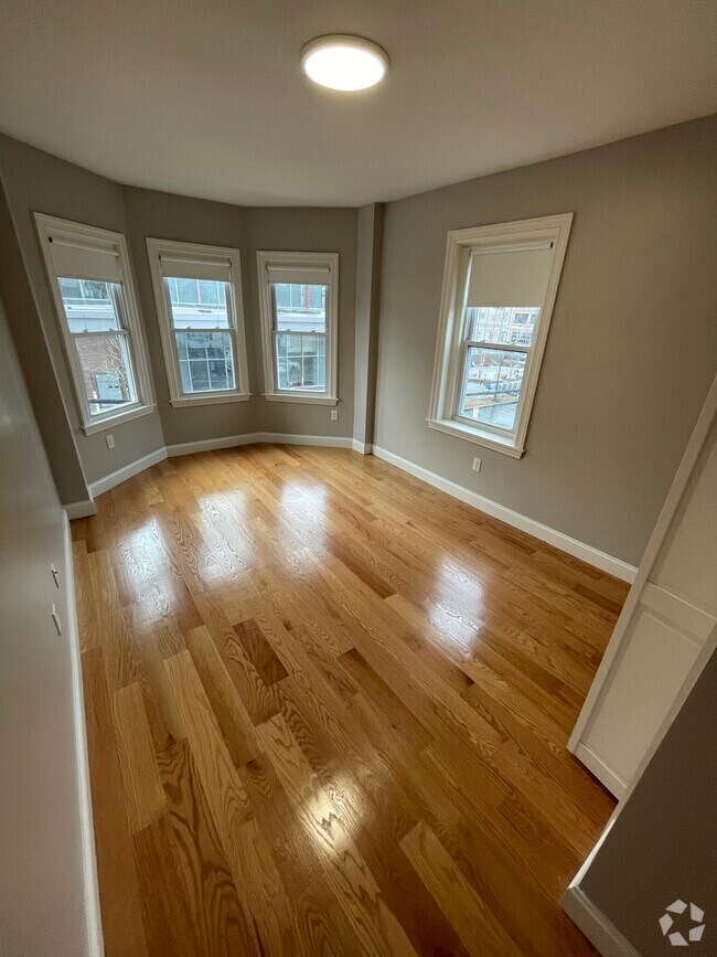 Building Photo - 120 Berkshire St Rental