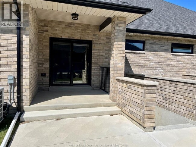 Photo - 402 Westcott Rd